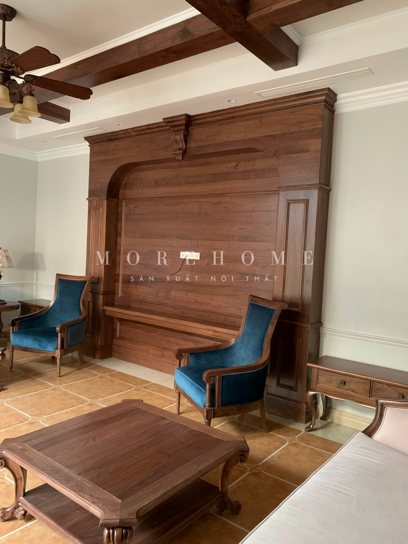 Bàn trà hình vuông gỗ óc chó tân cổ điển với đường nét chạm khắc tỉ mỉ điêu luyện mang tới thành phẩm đẹp, sang, thẩm mỹ cao cho không gian